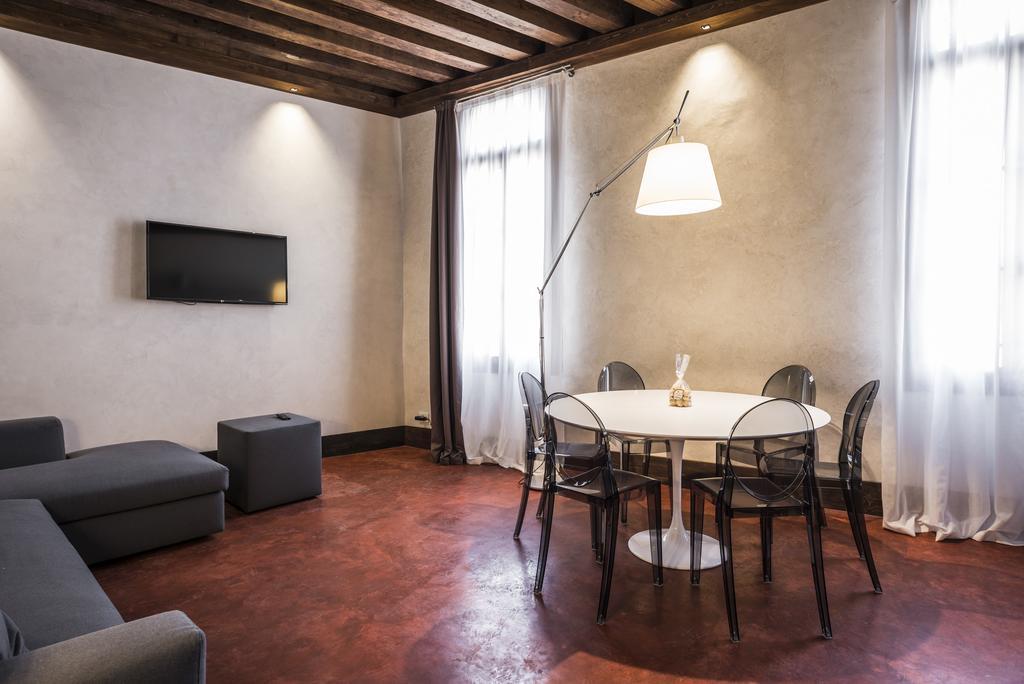 ונציה Myplace Campo Santa Margherita Apartments מראה חיצוני תמונה