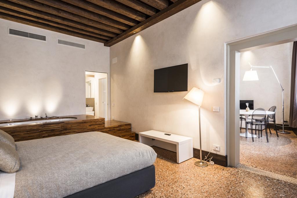 ונציה Myplace Campo Santa Margherita Apartments מראה חיצוני תמונה